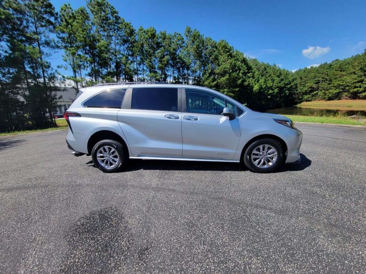 2024 TOYOTA SIENNA - Image 3