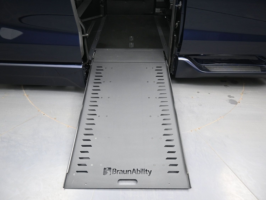 New 2026 Toyota Sienna Hybrid XLE Add - BraunAbility Side Entry Entry In Floor Automatic Ramp