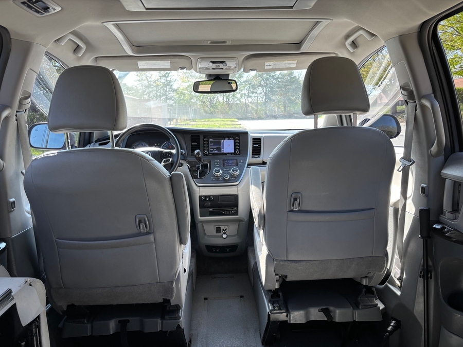 Used 2018 Toyota Sienna XLE - VMI Side Entry Entry In Floor Manual Ramp