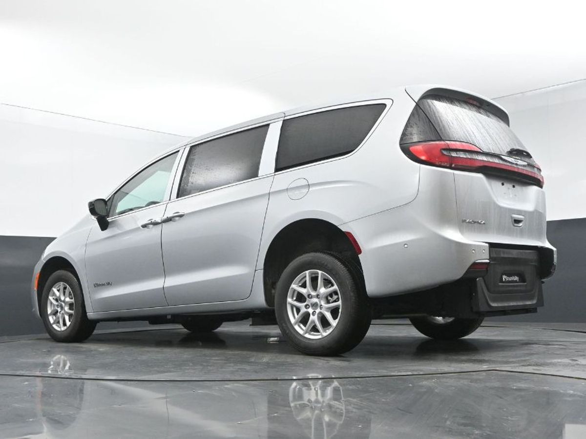 2024 CHRYSLER PACIFICA - Image 9