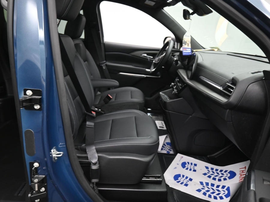 New 2026 Chevrolet Traverse 1LT Midnight - BraunAbility Side Entry Entry In Floor Automatic Ramp