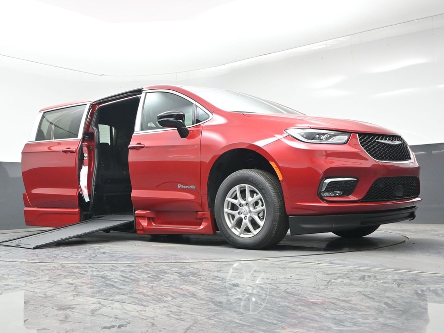 Red Chrysler Pacifica image number 15