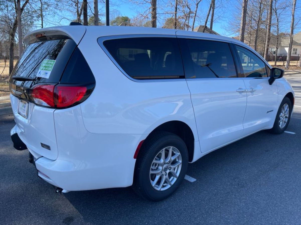 2024 CHRYSLER VOYAGER - Image 7