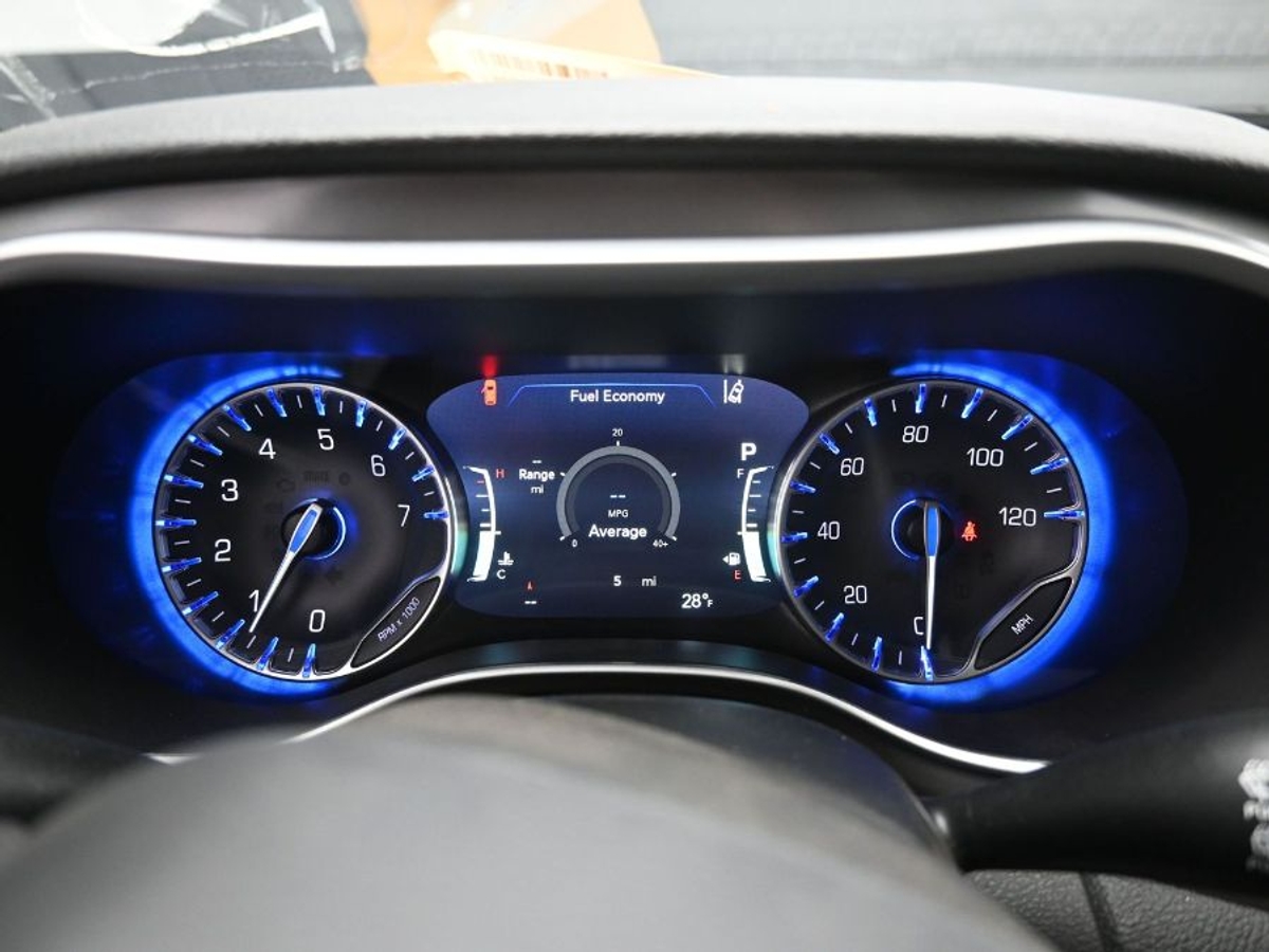 White Chrysler Pacifica image number 15