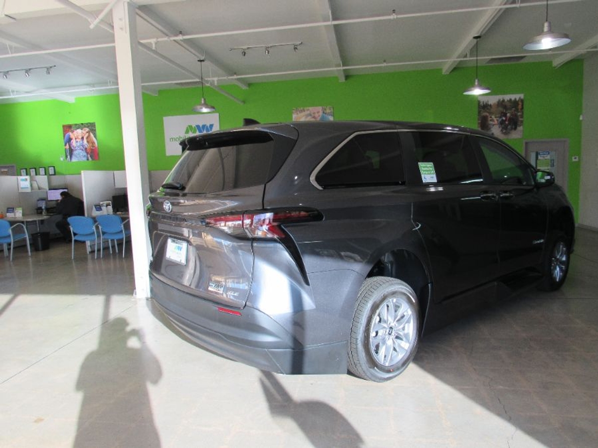 2025 TOYOTA SIENNA - Image 5