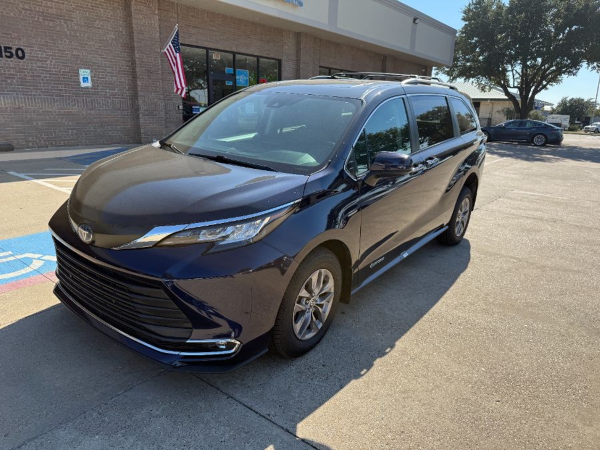 2023 TOYOTA SIENNA - Image 2