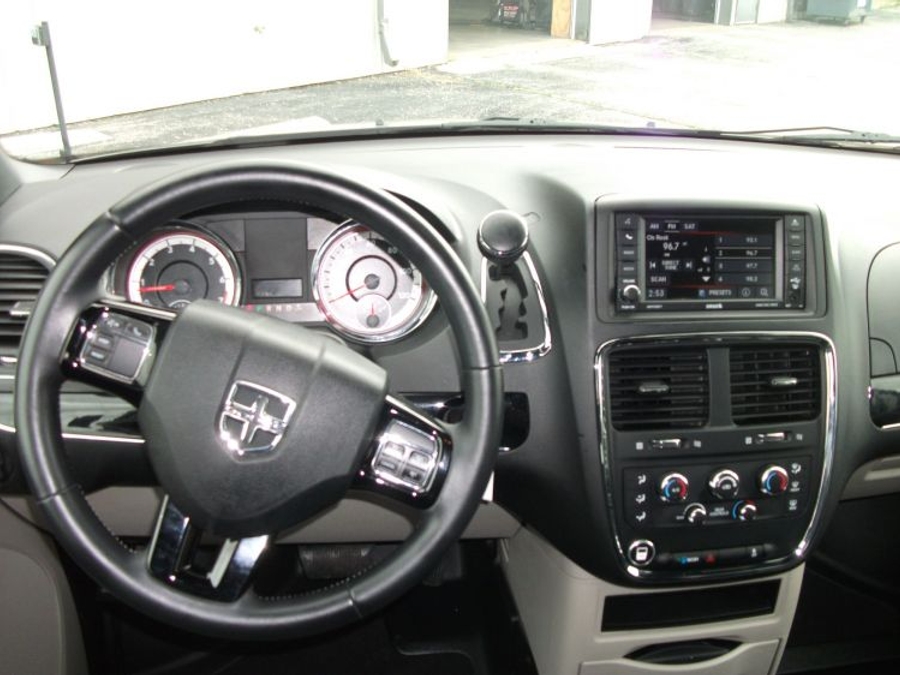 Used 2019 Dodge Grand Caravan SXT - BraunAbility Side Entry Entry Fold Out Automatic Ramp