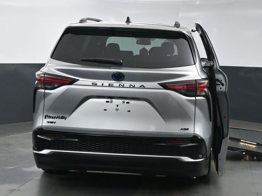New 2025 Toyota Sienna Hybrid XSE Sport - BraunAbility Side Entry Entry Fold Out Automatic Ramp