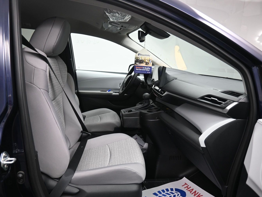 New 2026 Toyota Sienna Hybrid LE - BraunAbility Side Entry In Floor Automatic Ramp