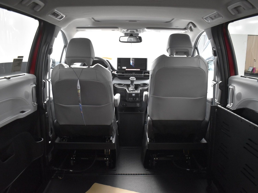 New 2025 Toyota Sienna Hybrid XLE Plus - BraunAbility Side Entry Entry Fold Out Automatic Ramp