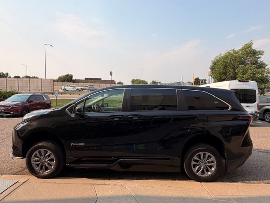 Used 2024 Toyota Sienna Hybrid LE - BraunAbility Side Entry Fold Out Automatic Ramp