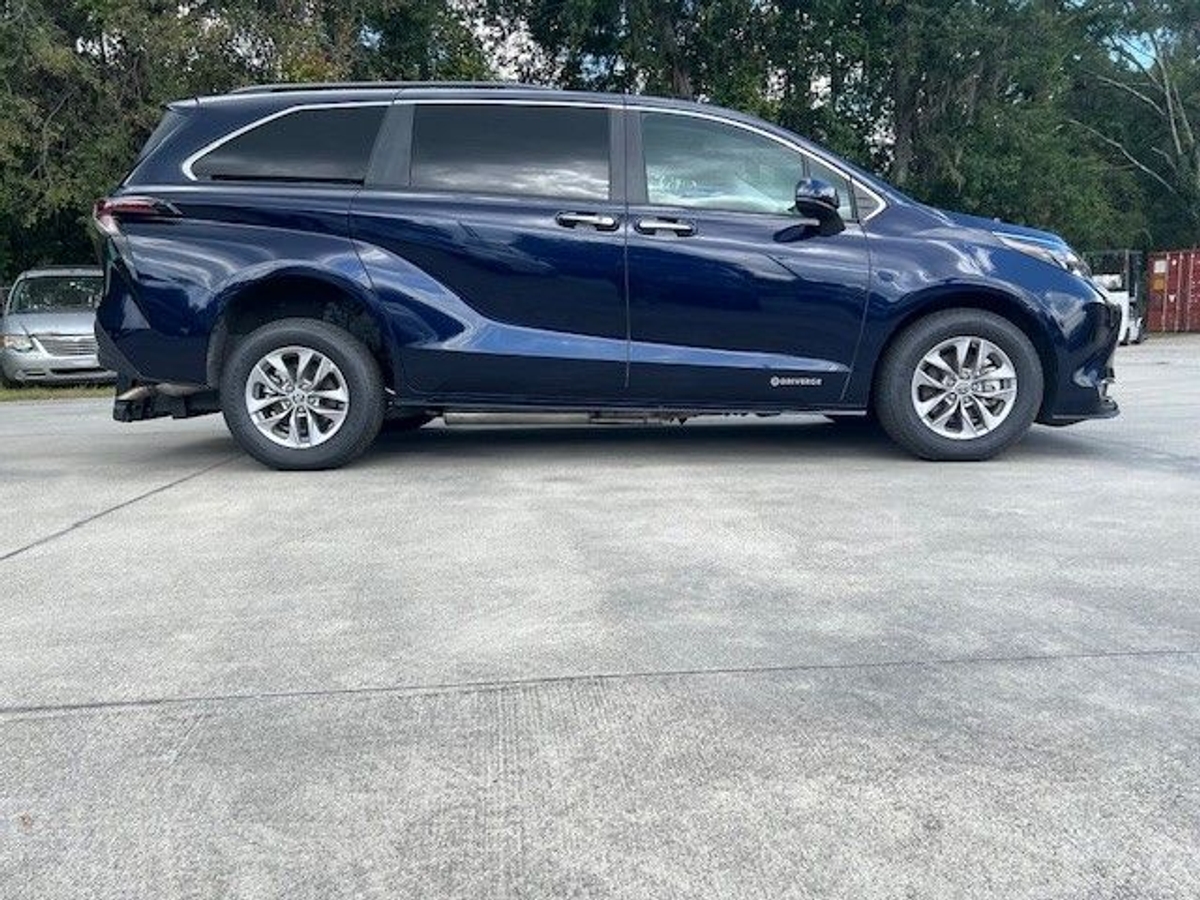 2024 TOYOTA SIENNA - Image 3