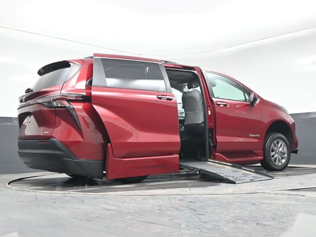 2025 TOYOTA SIENNA - Image 22