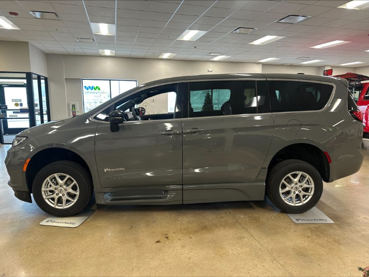 2025 CHRYSLER PACIFICA - Image 5