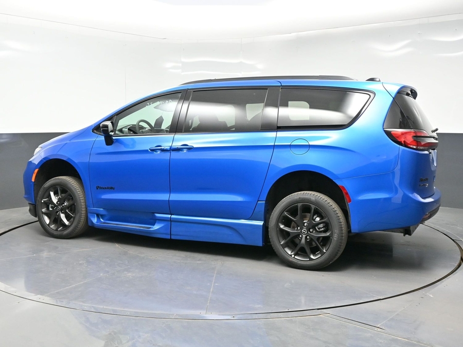 New 2026 Chrysler Pacifica Select Sport - BraunAbility Side Entry Entry Fold Out Automatic Ramp