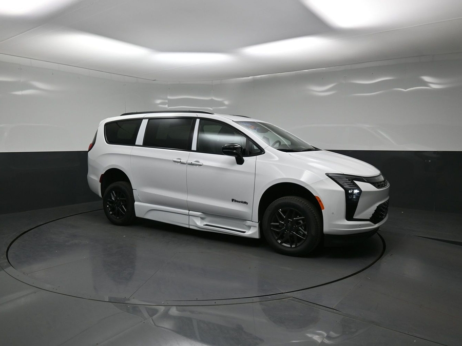 New 2027 Chrysler Pacifica Select Sport - BraunAbility Side Entry Fold Out Automatic Ramp