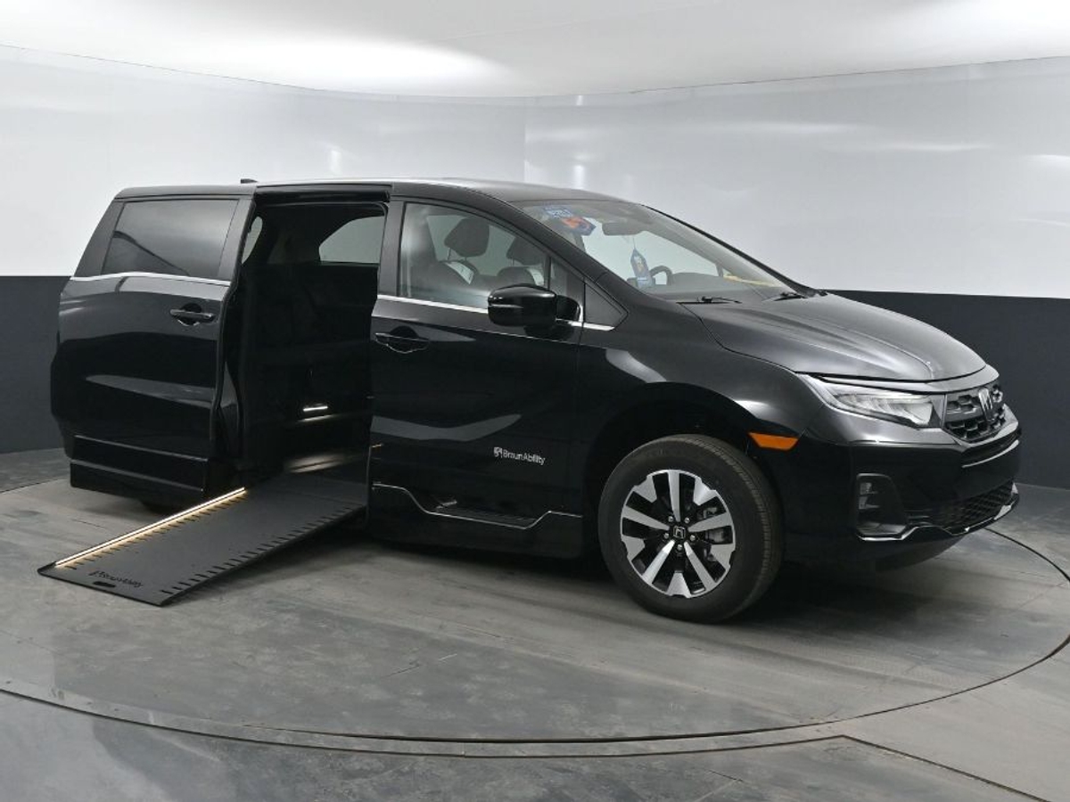 Black Honda Odyssey image number 1