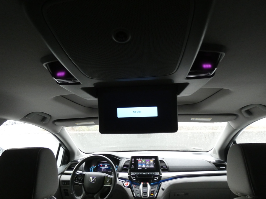 Silver Honda Odyssey image number 5