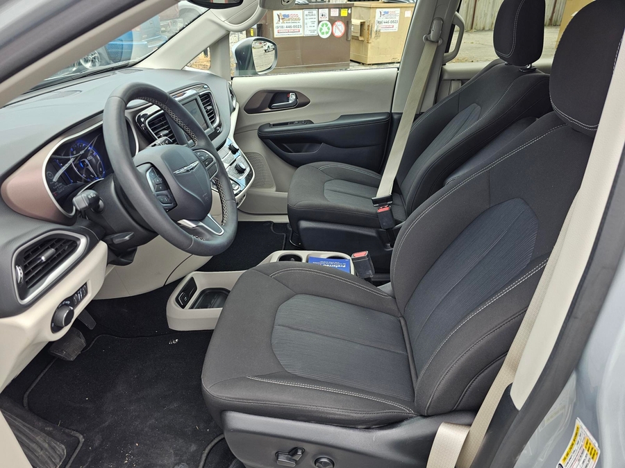 Silver Chrysler Voyager número de imagen 10