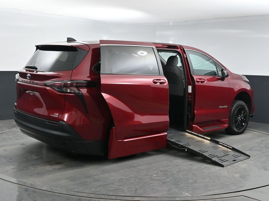 Used 2023 Toyota Sienna Hybrid LE - BraunAbility Side Entry Entry Fold Out Automatic Ramp