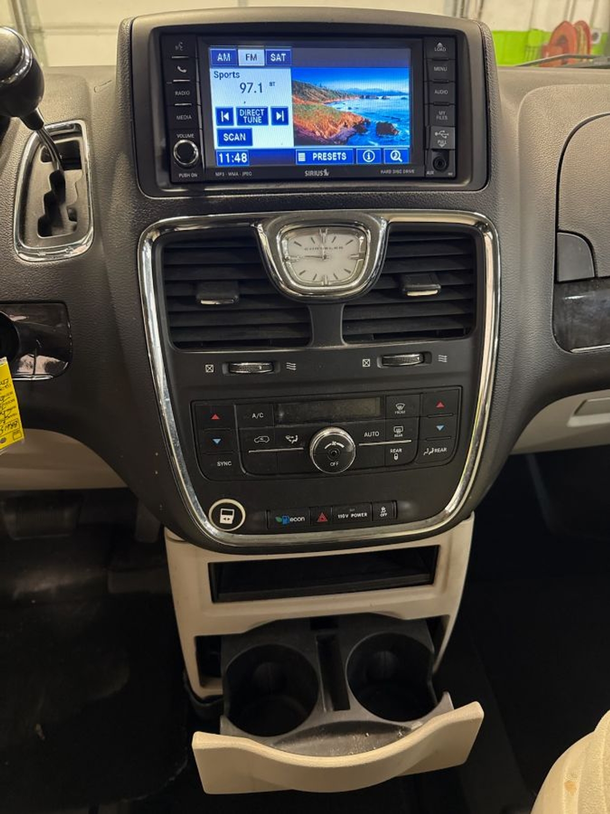 2011 CHRYSLER TOWN AND COUNTRY - Image 12