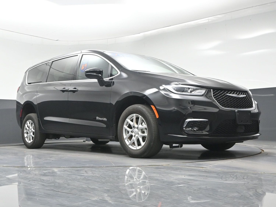 Used 2025 Chrysler Pacifica Select - BraunAbility Rear Entry Fold Out Manual Ramp