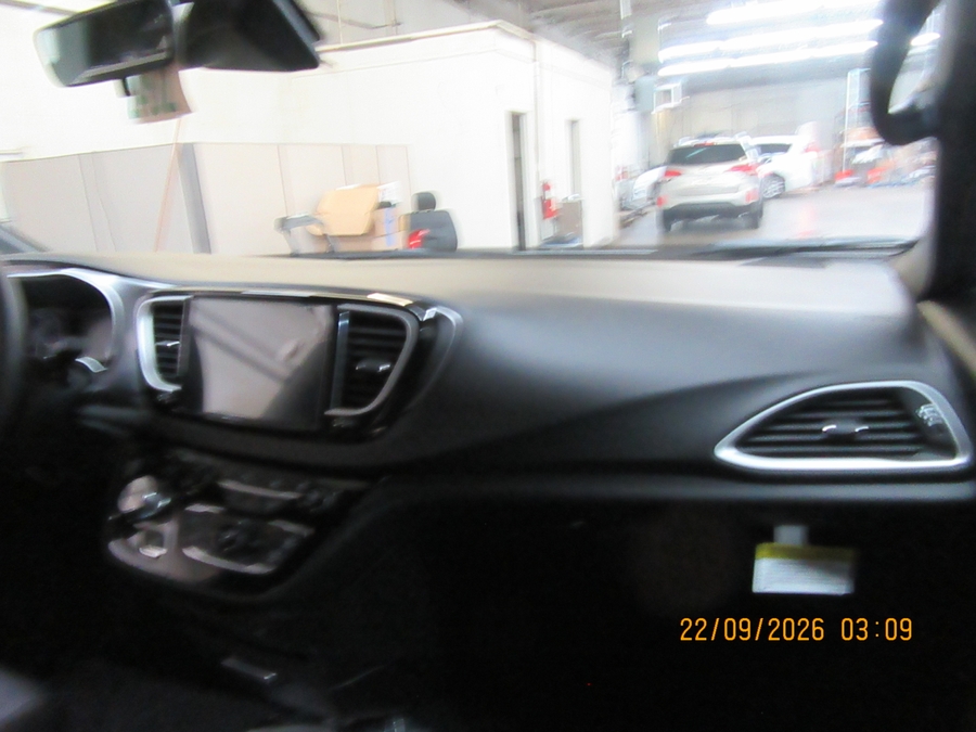 2026 Chrysler Voyager LX - Photo 5