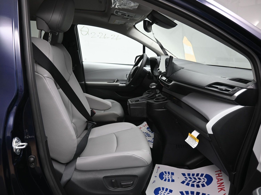 New 2026 Toyota Sienna Hybrid XLE Base - BraunAbility Side Entry Entry Fold Out Automatic Ramp