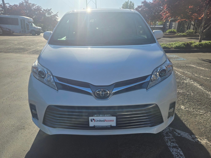 Used 2020 Toyota Sienna XLE - BraunAbility Side Entry Entry In Floor Automatic Ramp