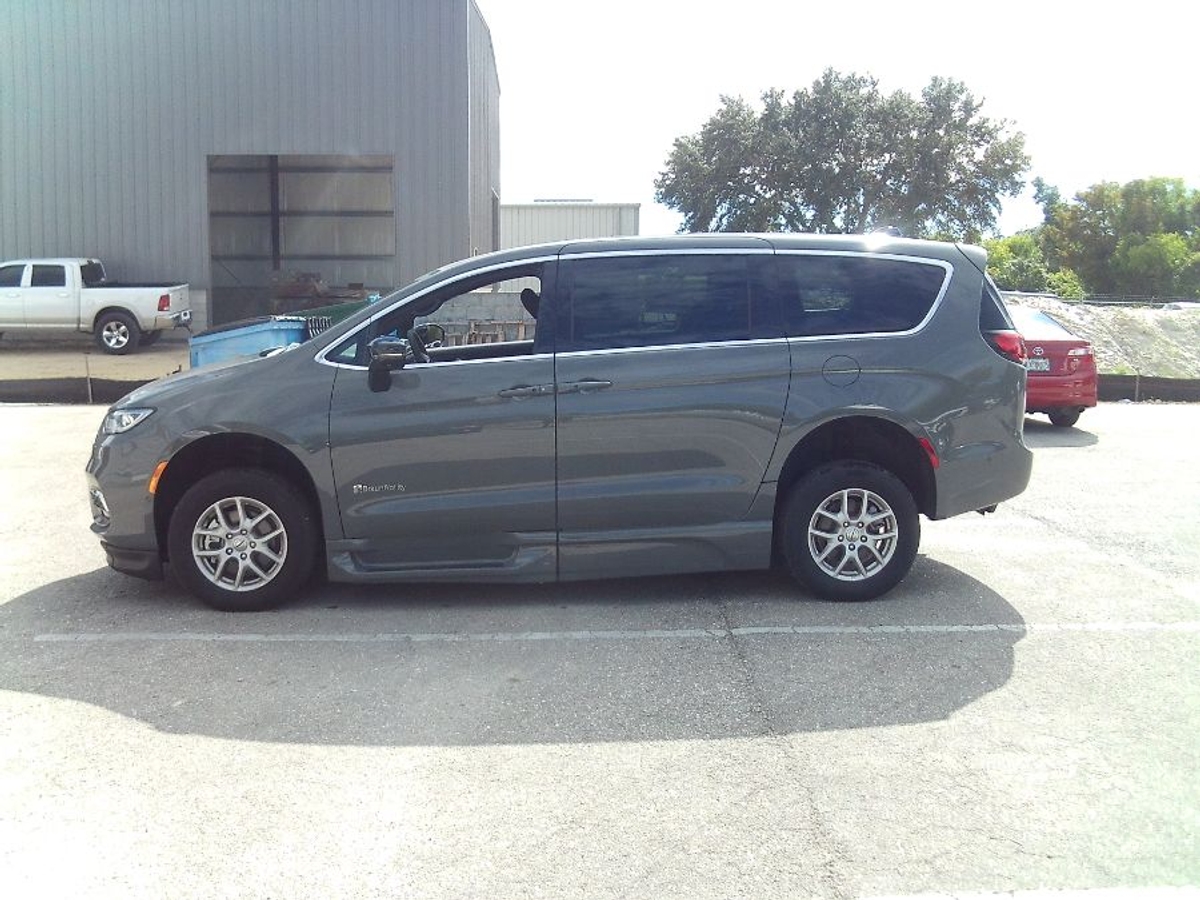 2025 CHRYSLER PACIFICA - Image 4