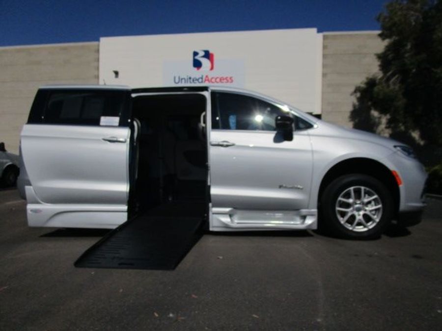 Used 2024 Chrysler Pacifica Touring L - BraunAbility Side Entry Entry Fold Out Automatic Ramp
