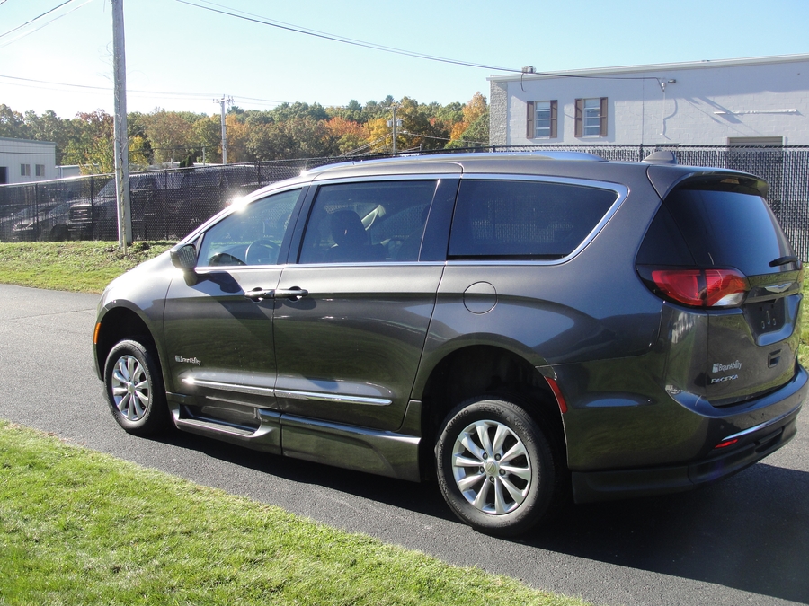 Grey Chrysler Pacifica image number 2