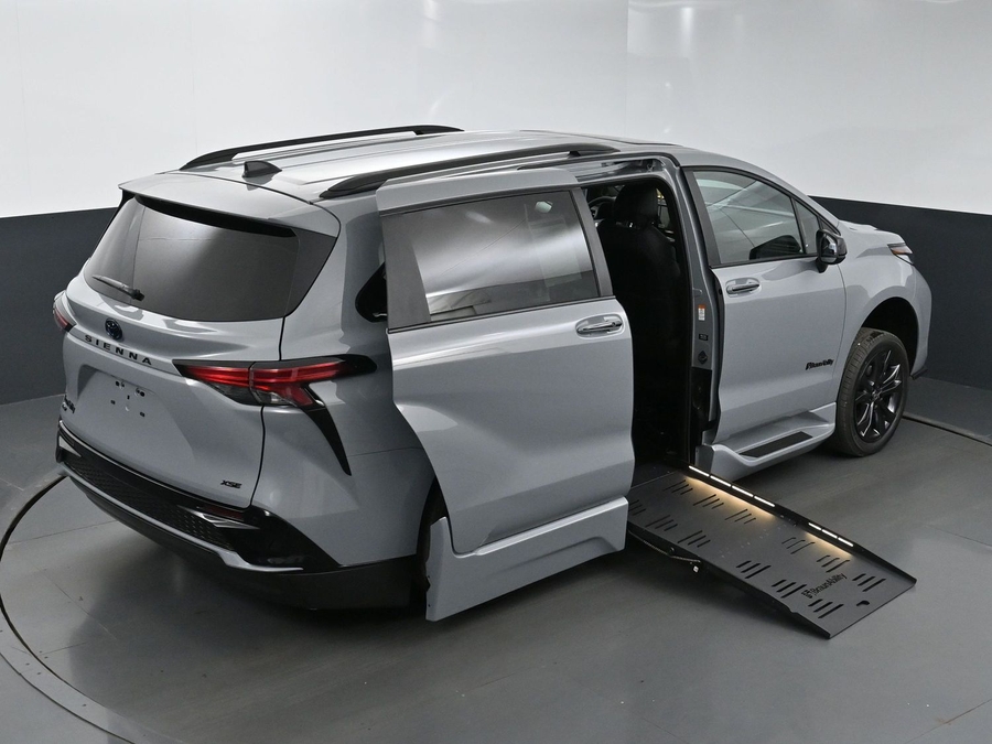 New 2025 Toyota Sienna Hybrid XSE Sport - BraunAbility Side Entry Entry Fold Out Automatic Ramp