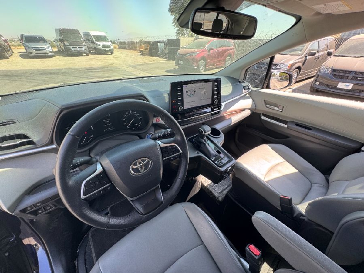 2022 TOYOTA SIENNA - Image 8