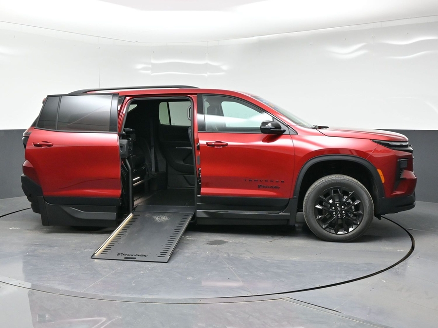 New 2026 Chevrolet Traverse 1LT Midnight - BraunAbility Side Entry In Floor Automatic Ramp