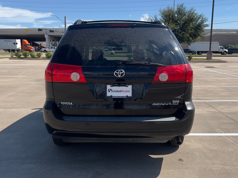 Used 2010 Toyota Sienna LE - BraunAbility Side Entry Entry Fold Out Automatic Ramp
