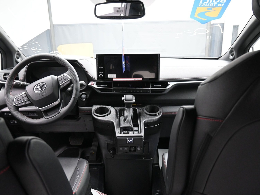 New 2025 Toyota Sienna Hybrid XSE Sport - BraunAbility Side Entry Entry In Floor Automatic Ramp