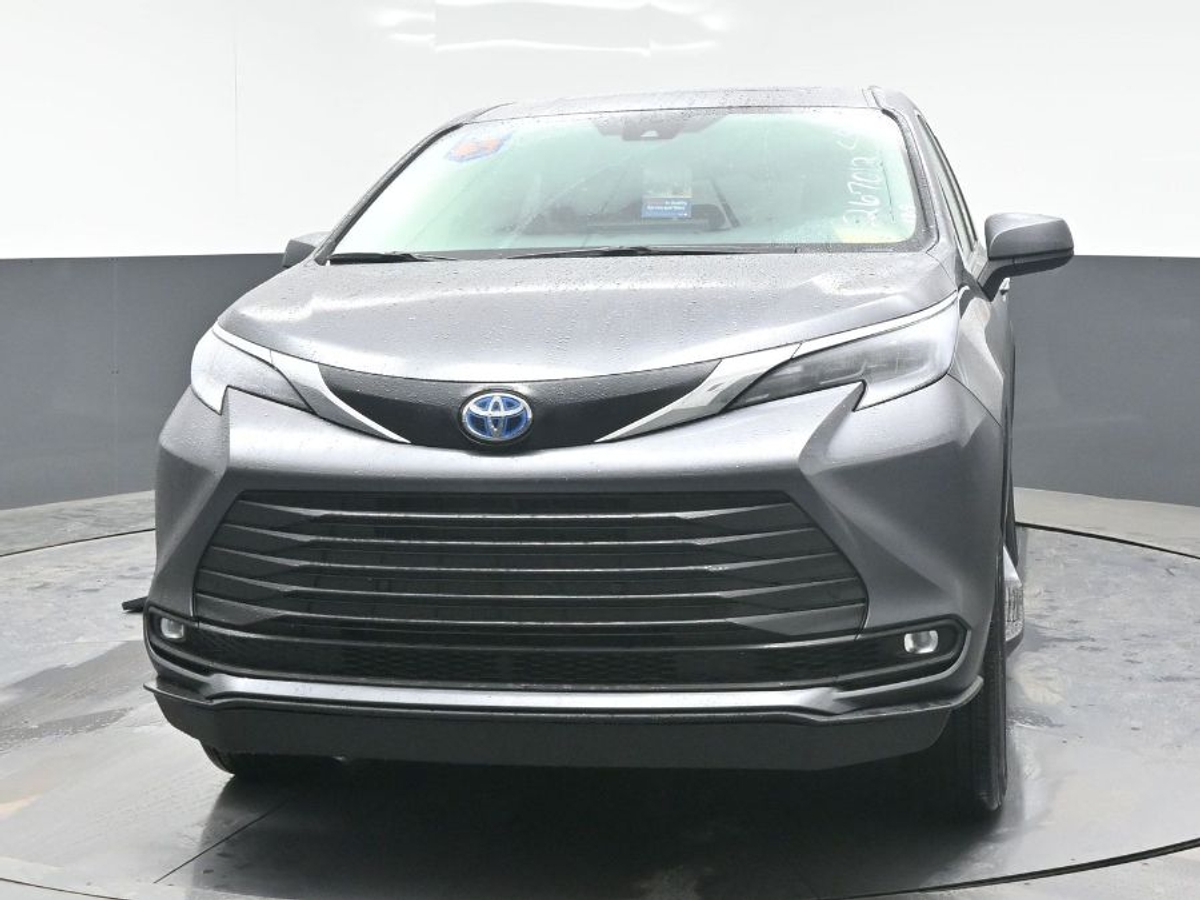 2025 TOYOTA SIENNA - Image 2