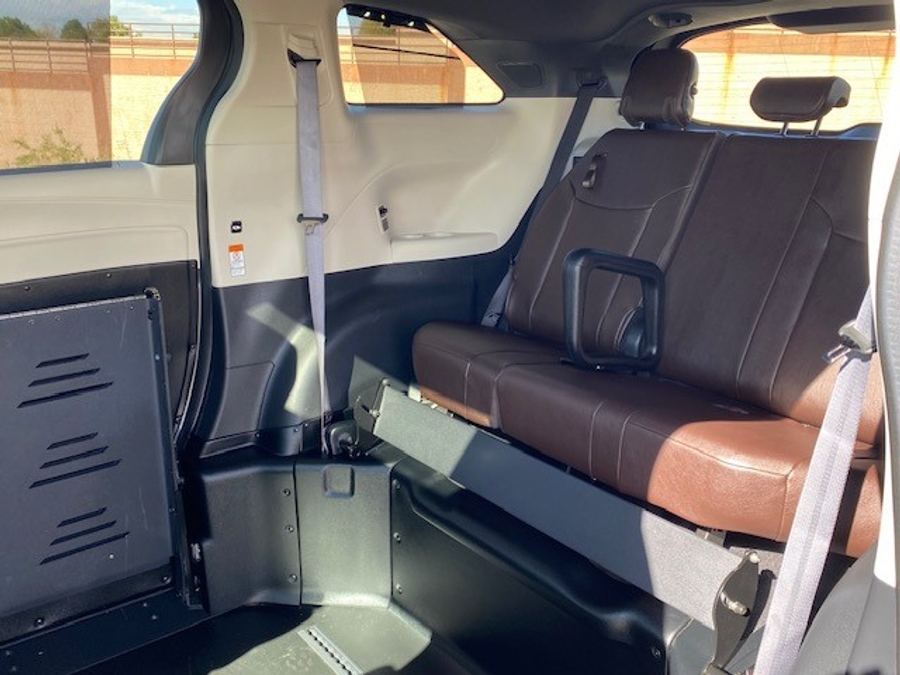 Used 2024 Toyota Sienna Hybrid Platinum - BraunAbility Side Entry Entry Fold Out Automatic Ramp