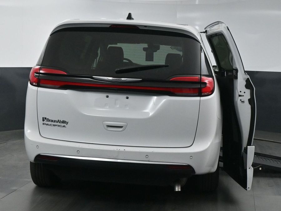 Used 2024 Chrysler Pacifica Touring L - BraunAbility Side Entry Entry Fold Out Automatic Ramp