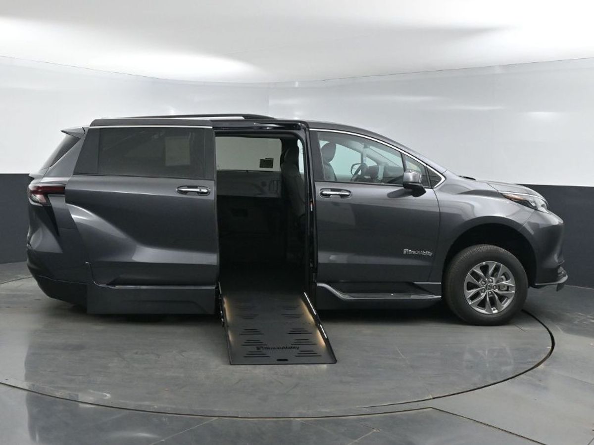 2025 TOYOTA SIENNA - Image 8