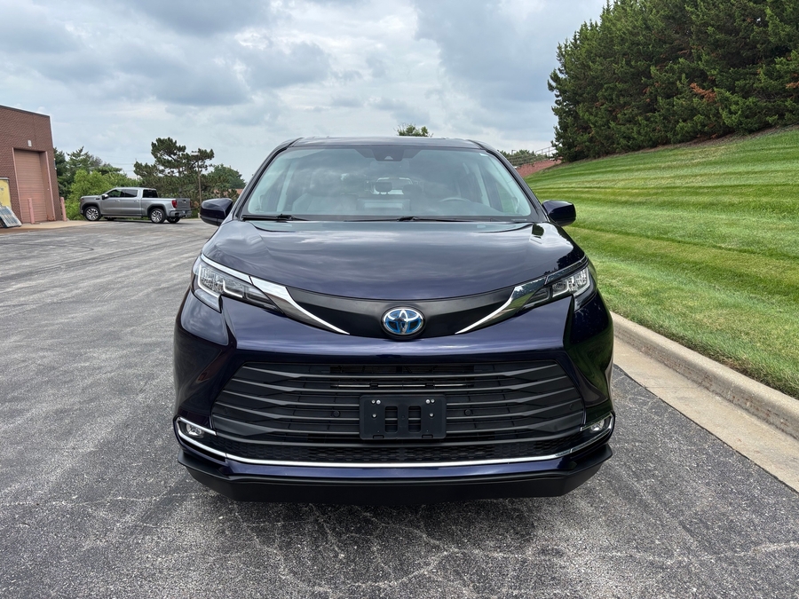 Used 2023 Toyota Sienna Hybrid XLE - BraunAbility Side Entry In Floor Automatic Ramp