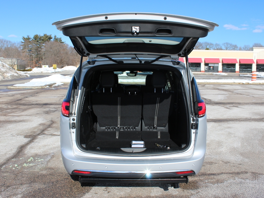 Silver Chrysler Pacifica image number 15