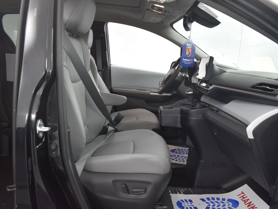 New 2025 Toyota Sienna Hybrid XLE Base - BraunAbility Side Entry Entry Fold Out Automatic Ramp