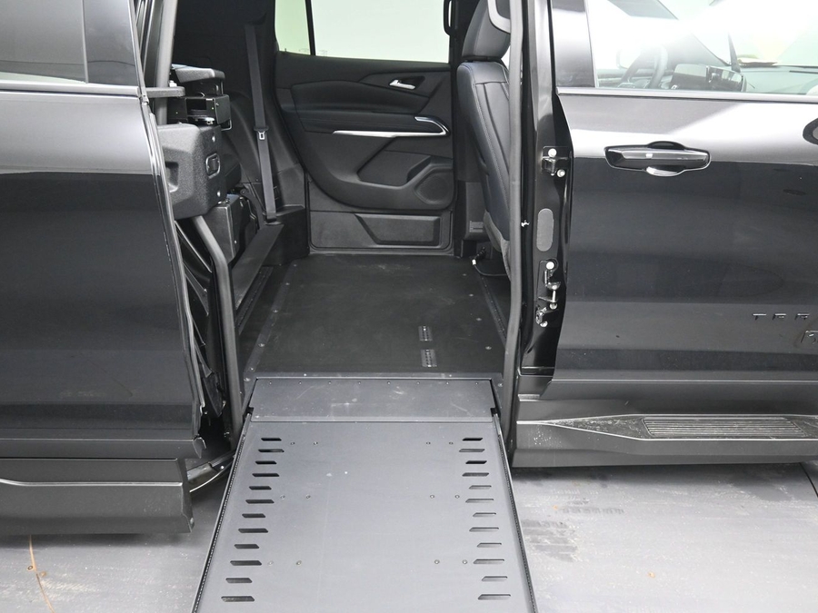New 2026 Chevrolet Traverse 1LT Midnight - BraunAbility Side Entry In Floor Automatic Ramp