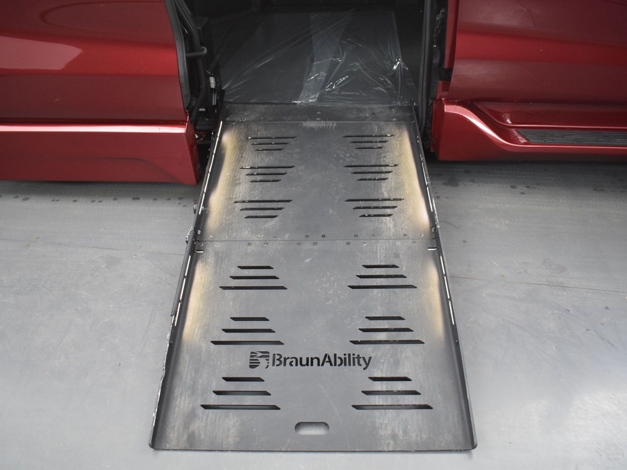 Used 2023 Toyota Sienna Hybrid LE - BraunAbility Side Entry Entry Fold Out Automatic Ramp