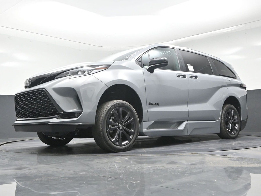 New 2026 Toyota Sienna Hybrid XSE Sport - BraunAbility Side Entry In Floor Automatic Ramp