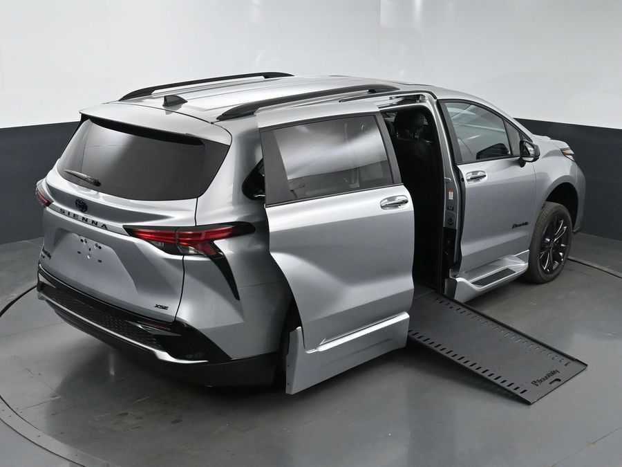 New 2025 Toyota Sienna Hybrid XSE Sport - BraunAbility Side Entry Entry In Floor Automatic Ramp