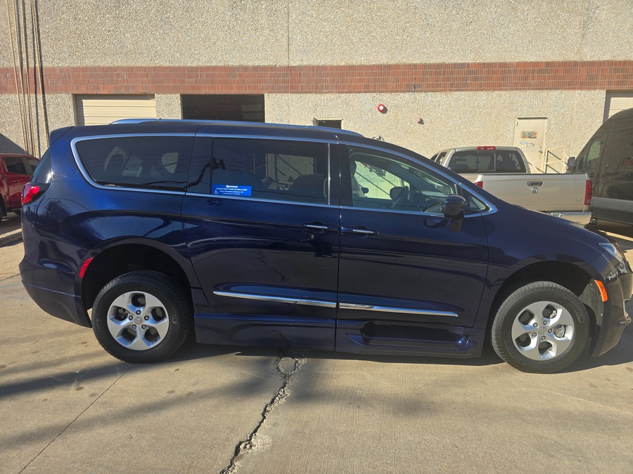 Used 2017 Chrysler Pacifica Touring-L Plus - BraunAbility Side Entry Entry Fold Out Automatic Ramp