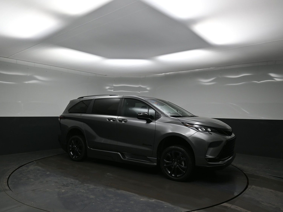 New 2026 Toyota Sienna Hybrid XSE Sport - BraunAbility Side Entry Entry Fold Out Automatic Ramp
